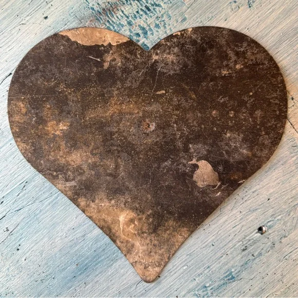 Rustic Metal Wall Decor Set - Heart, Pig, and Flower Basket - Picture 3 of 8